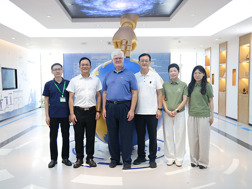 美國(guó)肯恩大學(xué)原常務(wù)副校長(zhǎng)菲利普·康納利先生蒞臨溫州宏豐參觀(guān)交流